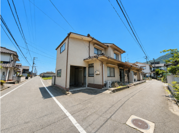 福山市西新涯町、中古一戸建ての画像です