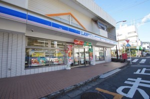 横須賀市ハイランド、中古一戸建てのコンビニ画像です