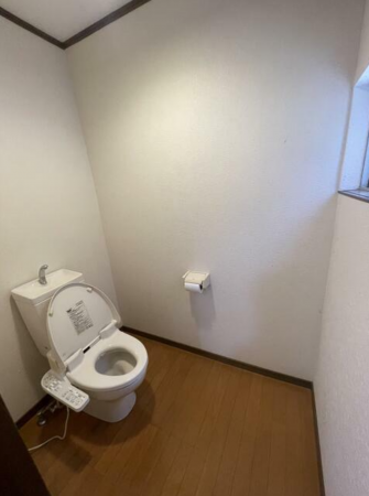 横須賀市岩戸、中古一戸建てのトイレ画像です