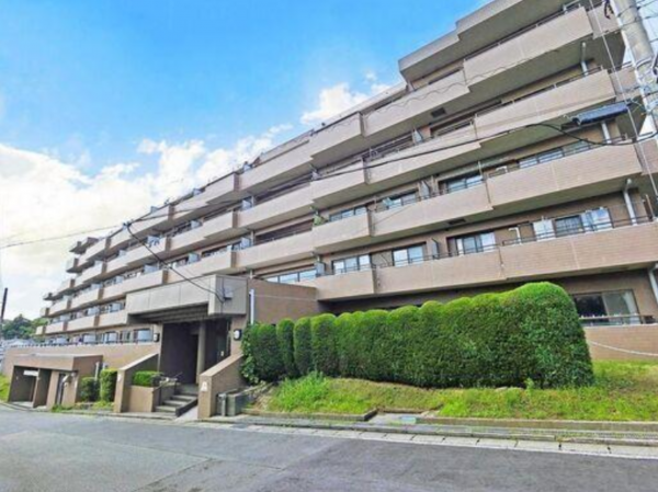 横須賀市大矢部、マンションの外観画像です