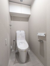 横須賀市武、マンションのトイレ画像です