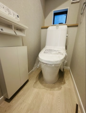 横須賀市根岸町、新築一戸建てのトイレ画像です