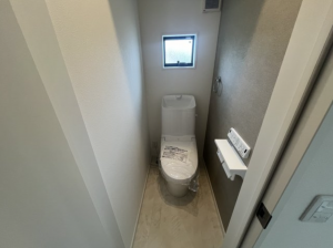 横須賀市野比、新築一戸建てのトイレ画像です