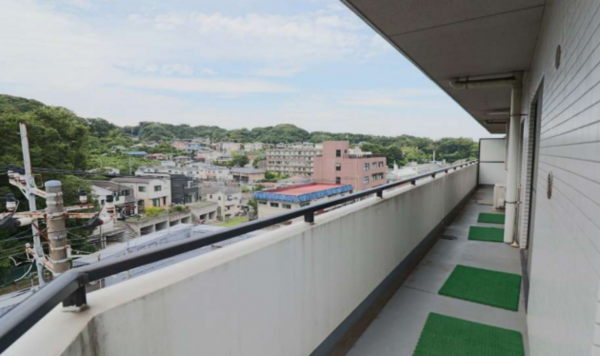 横須賀市小矢部、マンションのバルコニー画像です