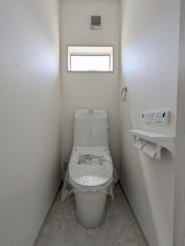 横須賀市桜が丘、新築一戸建てのトイレ画像です