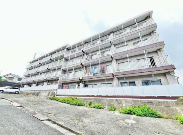 横須賀市汐見台、マンションの外観画像です