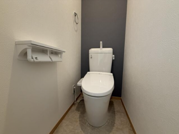 横須賀市西浦賀、新築一戸建てのトイレ画像です