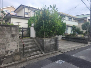 横須賀市久里浜台、中古一戸建ての外観画像です