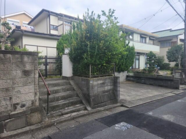 横須賀市久里浜台、中古一戸建ての外観画像です