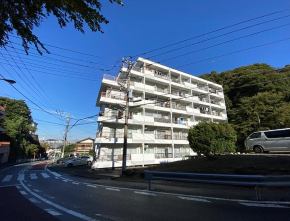 横須賀市大津町、マンションの外観画像です