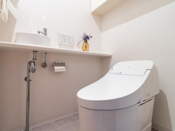 横須賀市公郷町、マンションのトイレ画像です