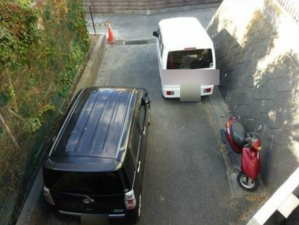 横須賀市武、中古一戸建ての駐車場画像です