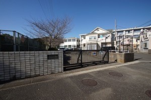 横須賀市森崎、中古一戸建ての中学校画像です