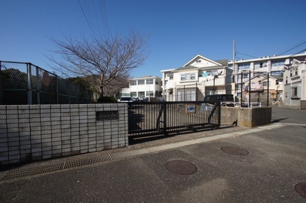 横須賀市森崎、中古一戸建ての中学校画像です
