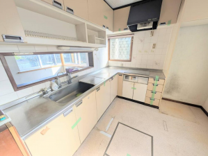 横須賀市ハイランド、中古一戸建てのキッチン画像です