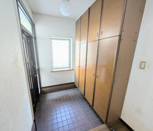 横須賀市ハイランド、中古一戸建ての玄関画像です