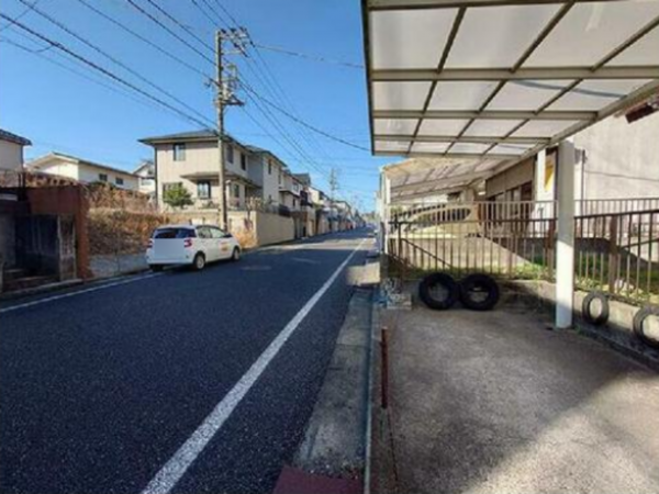 横須賀市岩戸、土地の前面道路を含む現地写真画像です