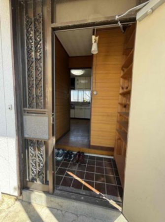 横須賀市小矢部、中古一戸建ての玄関画像です