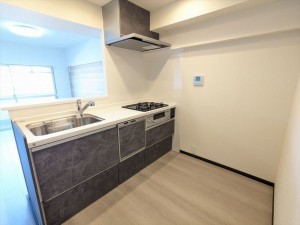 横須賀市根岸町、マンションのキッチン画像です
