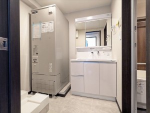 横須賀市根岸町、マンションの洗面画像です