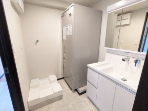 横須賀市根岸町、マンションの洗面画像です