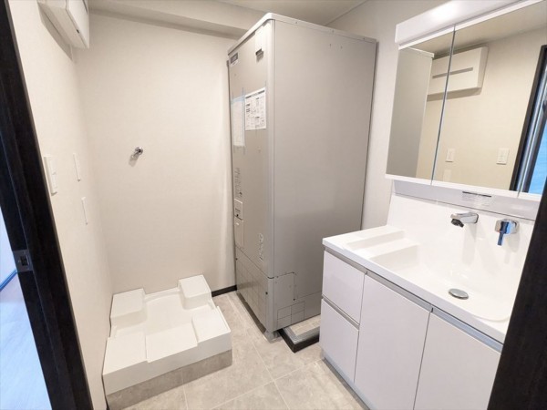 横須賀市根岸町、マンションの洗面画像です