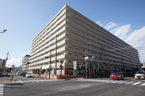 横須賀市根岸町、マンションの外観画像です