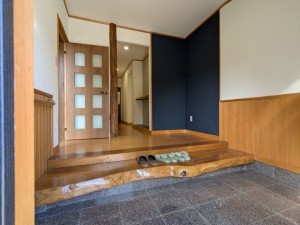 横須賀市衣笠町、中古一戸建ての玄関画像です