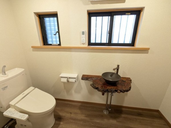 横須賀市衣笠町、中古一戸建てのトイレ画像です