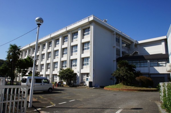 横須賀市野比、土地の小学校画像です