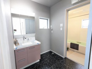 横須賀市岩戸、中古一戸建ての洗面画像です