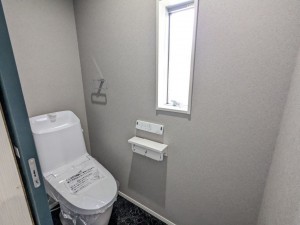 横須賀市岩戸、中古一戸建てのトイレ画像です
