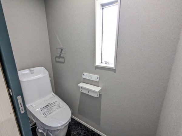 横須賀市岩戸、中古一戸建てのトイレ画像です
