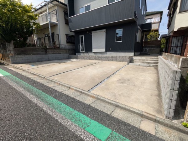 横須賀市岩戸、中古一戸建ての駐車場画像です