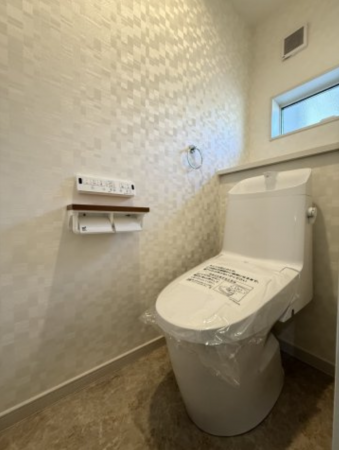 横須賀市長沢、新築一戸建てのトイレ画像です
