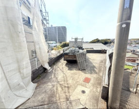 横須賀市武、中古一戸建ての駐車場画像です