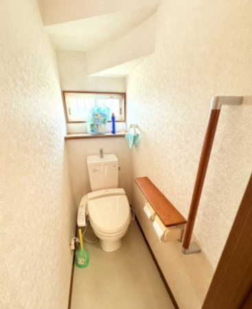 横須賀市武、中古一戸建てのトイレ画像です