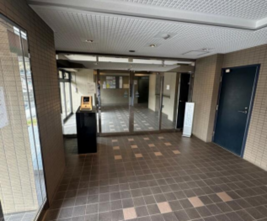 横須賀市武、マンションのエントランス画像です