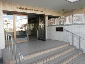 横須賀市公郷町、マンションのエントランス画像です