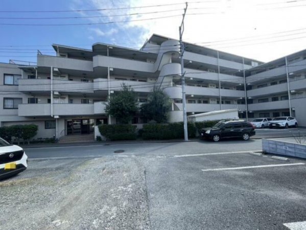 横須賀市公郷町、マンションの外観画像です
