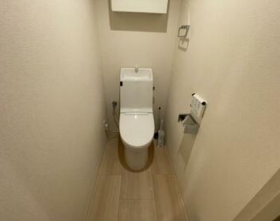 横須賀市公郷町、マンションのトイレ画像です