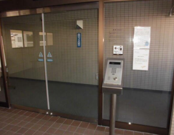 横須賀市公郷町、マンションのエントランス画像です