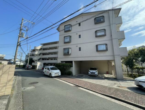 横須賀市公郷町、マンションの外観画像です