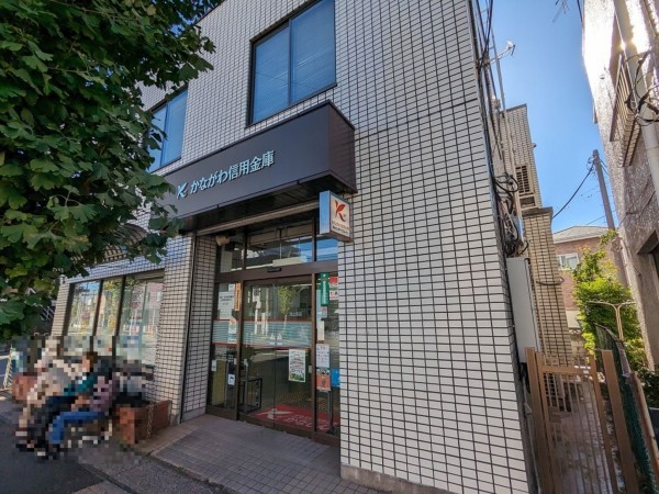 横須賀市池上、中古一戸建ての銀行画像です