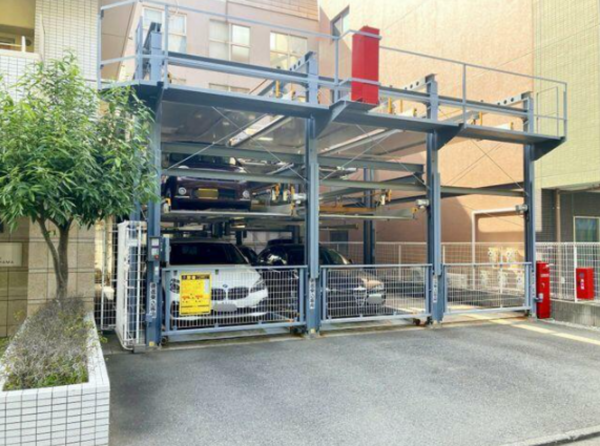 横須賀市根岸町、マンションの駐車場画像です