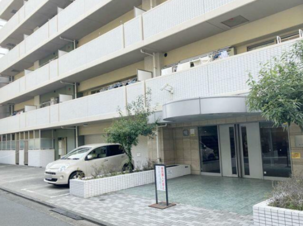 横須賀市根岸町、マンションのエントランス画像です