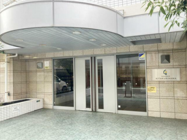 横須賀市根岸町、マンションのエントランス画像です