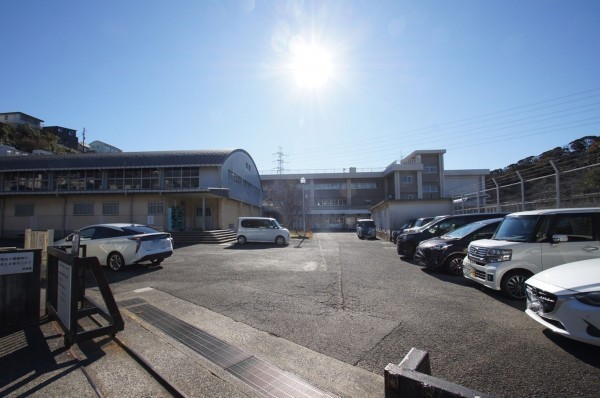 横須賀市粟田、新築一戸建ての小学校画像です