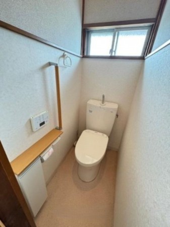 横須賀市平作、中古一戸建てのトイレ画像です