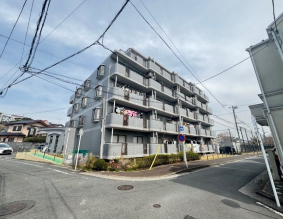 横須賀市公郷町、マンションの外観画像です